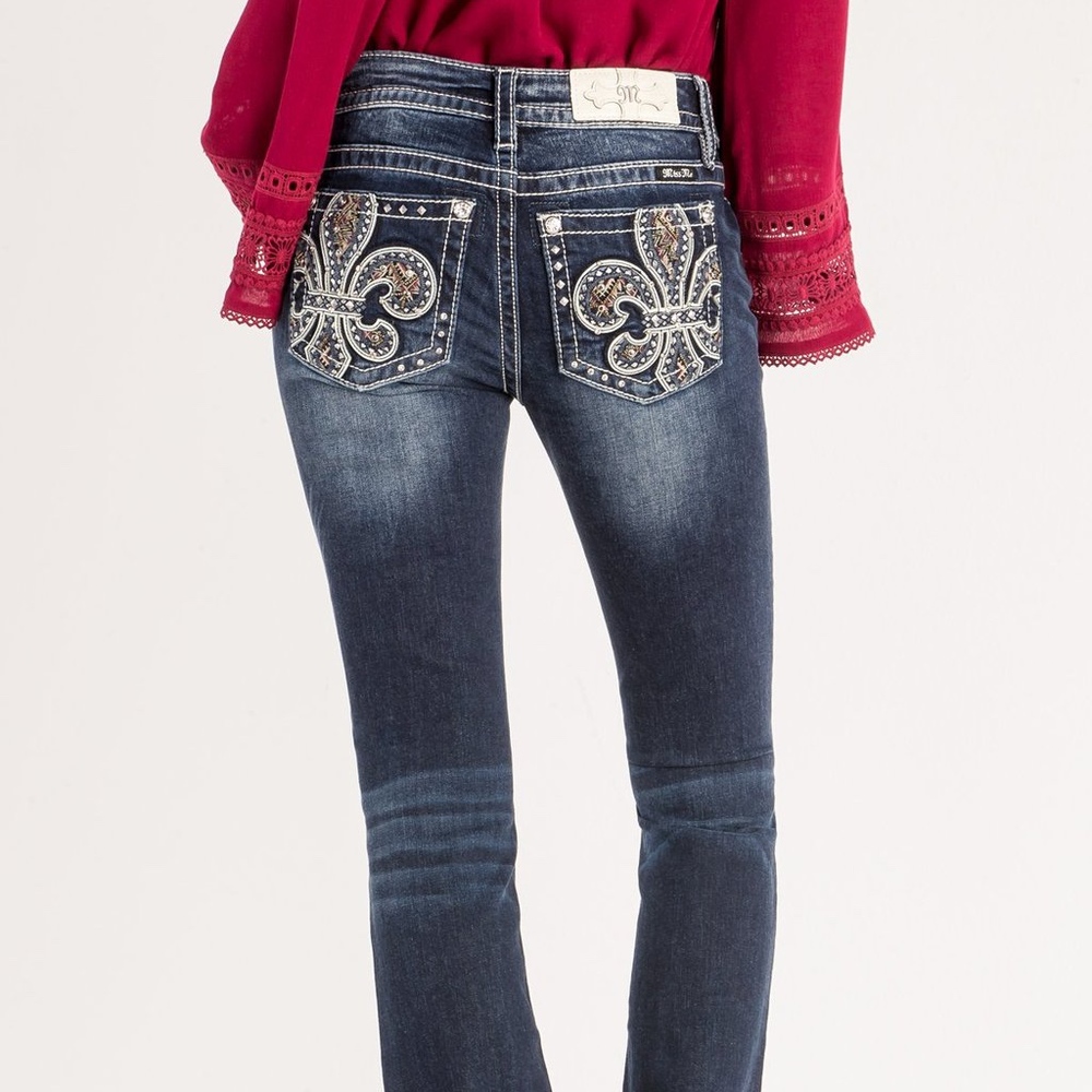 Miss Me size 27 Fluer de lis jeans